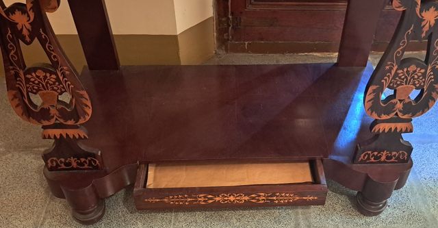 Consola Isabelina de caoba y marquetería de boj, s