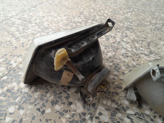 FAROS DELANTEROS FORD ESCORT DEL 84