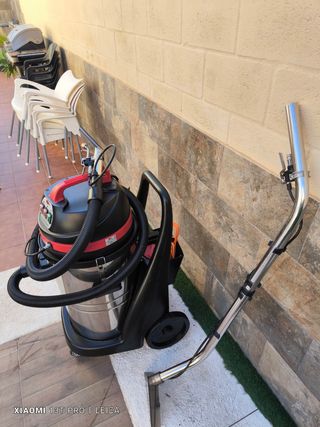limpiadora de alfombras profesional.