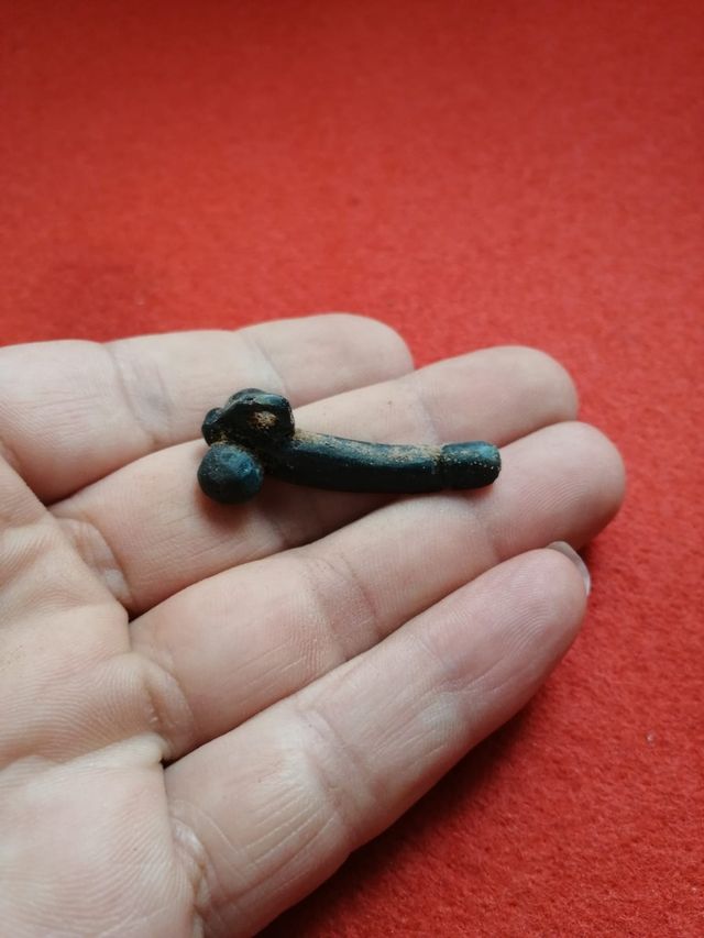 Falo colgante , fertilidad , buena patina bronce