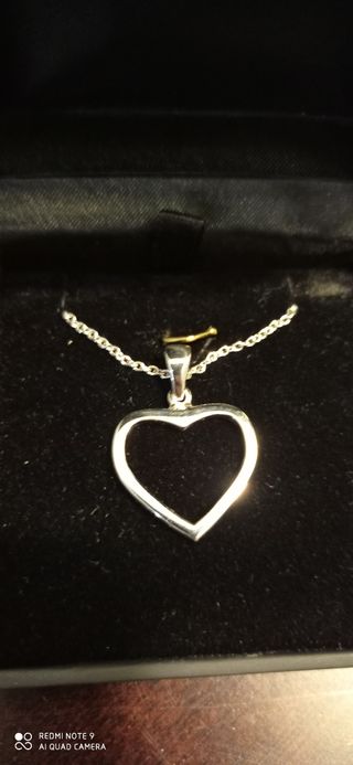 Conjunto de tres piezas de joyería de oro 