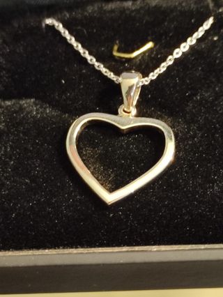 Conjunto de tres piezas de joyería de oro 