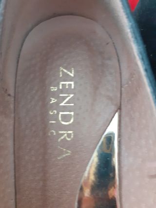 Zapatos de tacón y regalo manoletinas