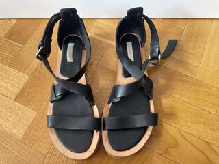Sandalias tiras romanas negras 