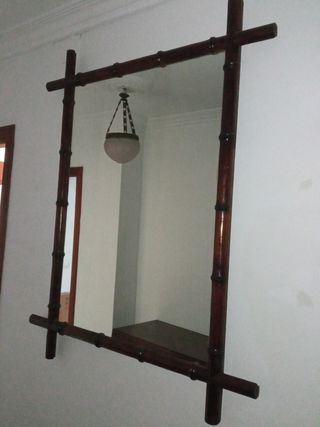 ESPEJO DE PARED CON MARCO DE MADERA