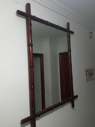 ESPEJO DE PARED CON MARCO DE MADERA