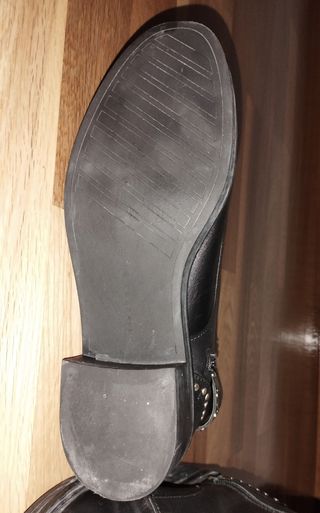 Botín de piel Zara tachuelas