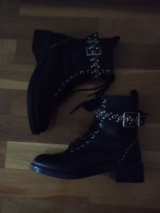 Botín de piel Zara tachuelas