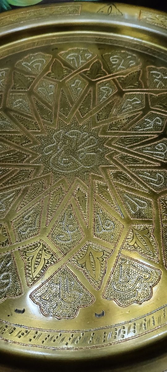 3 caffettiere con piatto arabi