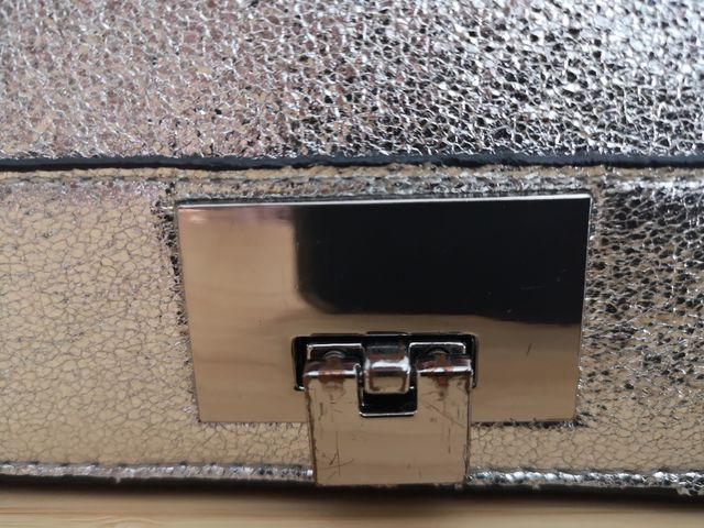 Bolso plateado Stradivarius