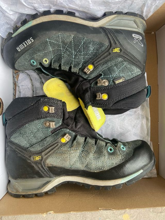 Botas de montaña salewa T38,5w MTN Trainer Goretex