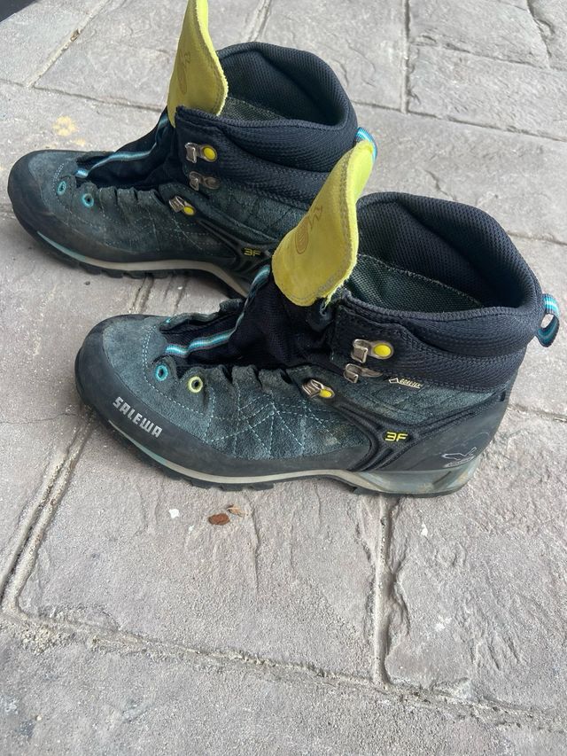 Botas de montaña salewa T38,5w MTN Trainer Goretex