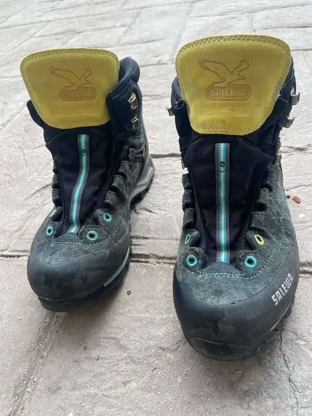 Botas de montaña salewa T38,5w MTN Trainer Goretex