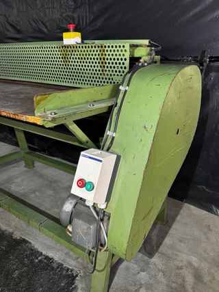 MAQUINA PARA CORTAR MATERIALES