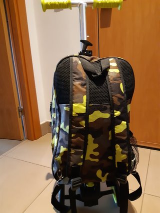 Patinete infantil con mochila