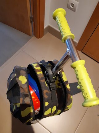 Patinete infantil con mochila
