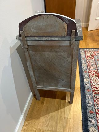 Mesilla antigua con espejo y marmol
