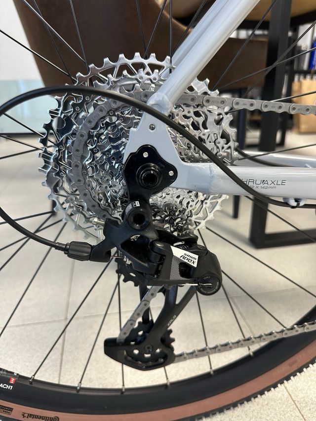 Gravel Coluer Karman Apex 12v talla L NUEVA