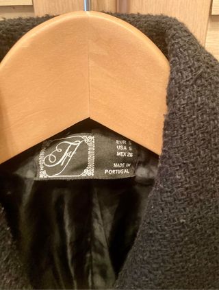 Abrigo negro de Zara