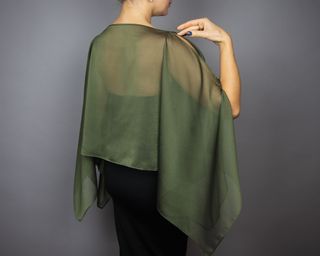 Chal capa, capelet bolero de chiffon verde oliva