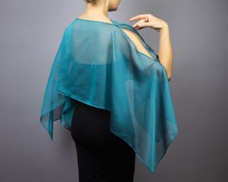 Chal capa, capelet bolero de chiffon pavo real