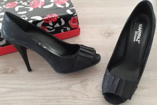 ZAPATO NEGRO DE TACON