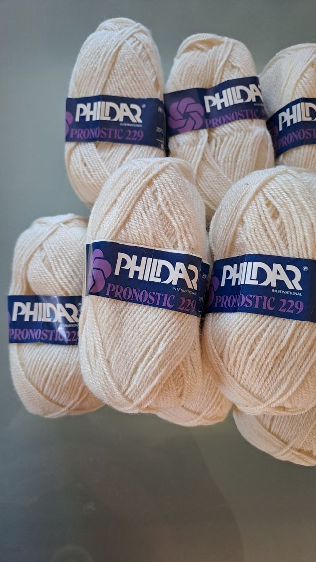 10 gomitoli di lana ecru