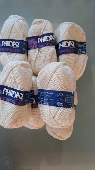 10 gomitoli di lana ecru