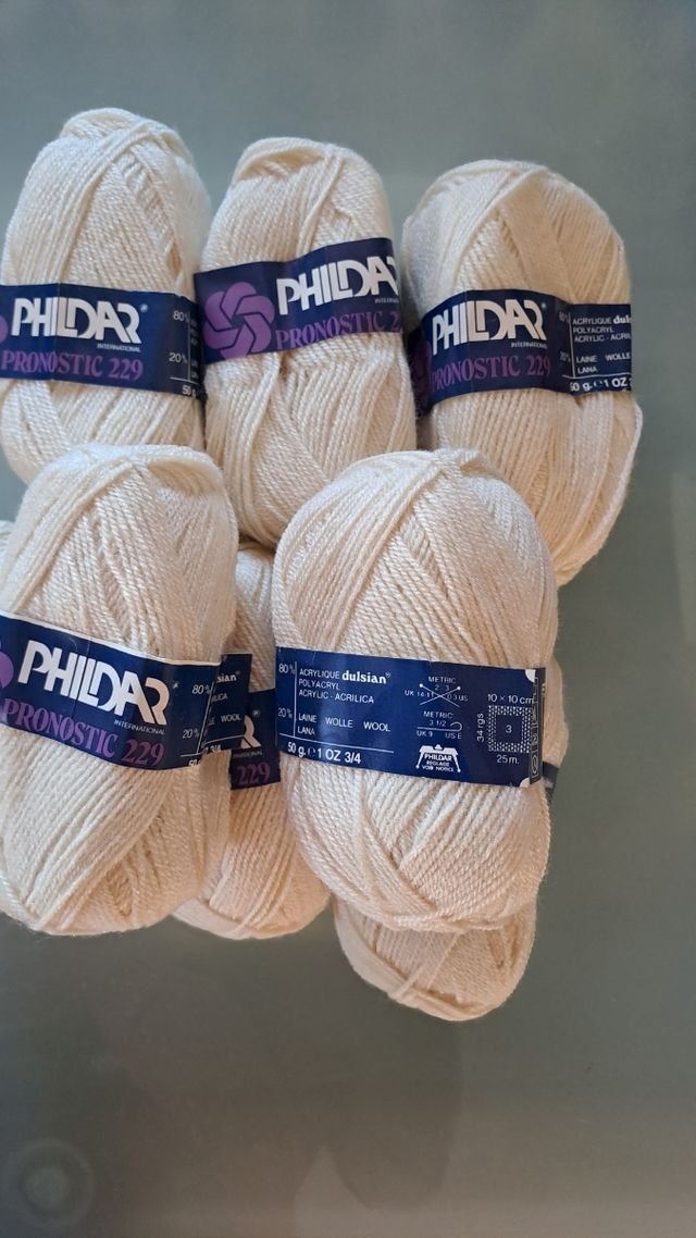 10 gomitoli di lana ecru