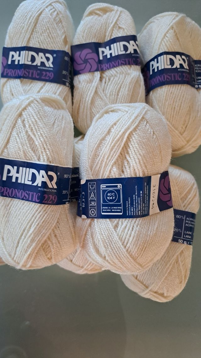 10 gomitoli di lana ecru