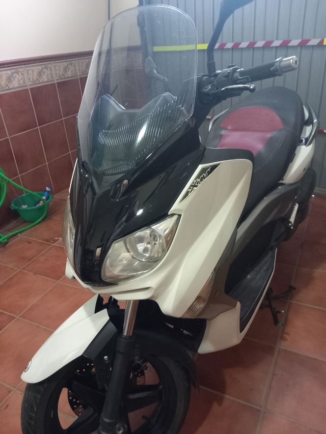 Motocicleta X-Max 250yamaha