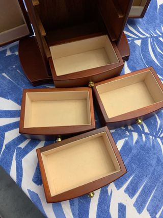 Joyero de madera antiguo
