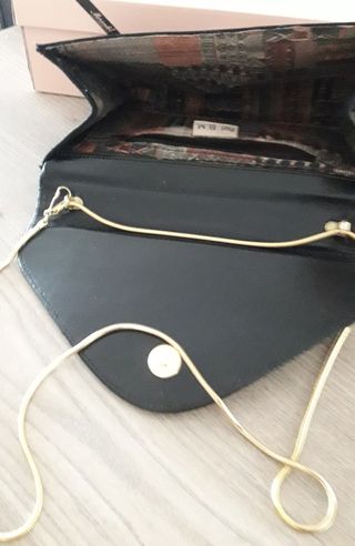 BOLSO RASETE NEGRO CON CORDON DORADO