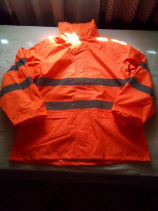 CHAQUETA-PARKA IMPERMEABLE 