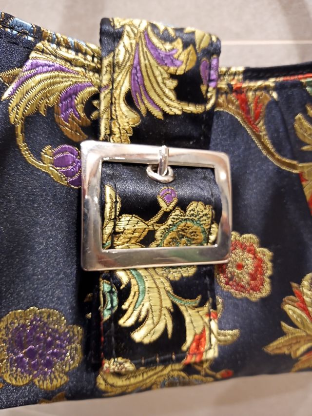 Bolso de fiesta.Clutch.seda.negro y dorado