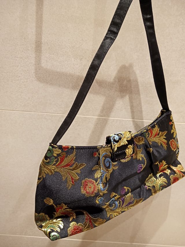 Bolso de fiesta.Clutch.seda.negro y dorado