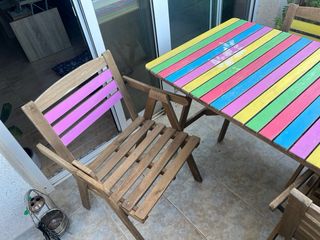 Mesa y sillas de jardin