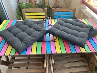 Mesa y sillas de jardin