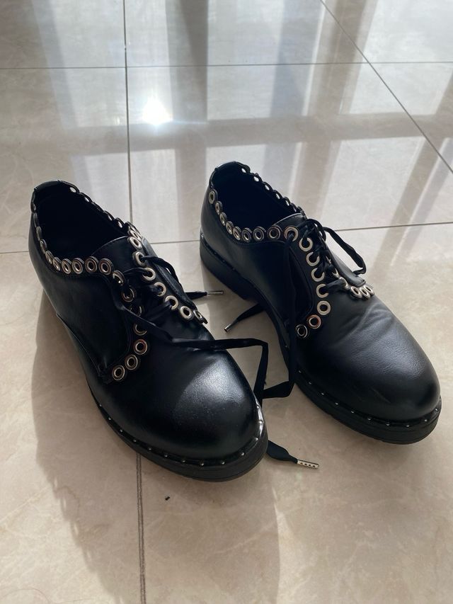 Stringate con borchie donna