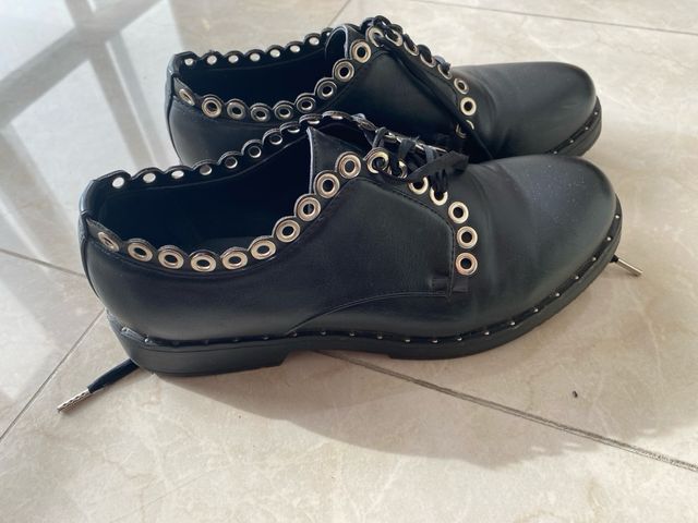 Stringate con borchie donna