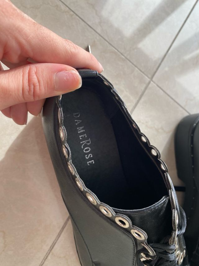 Stringate con borchie donna