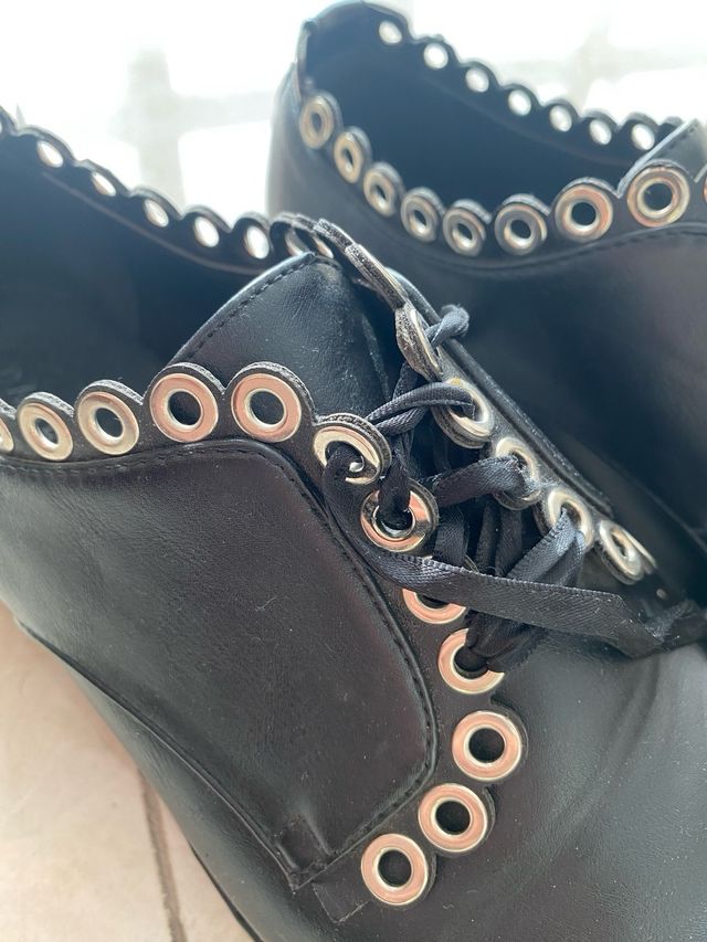 Stringate con borchie donna