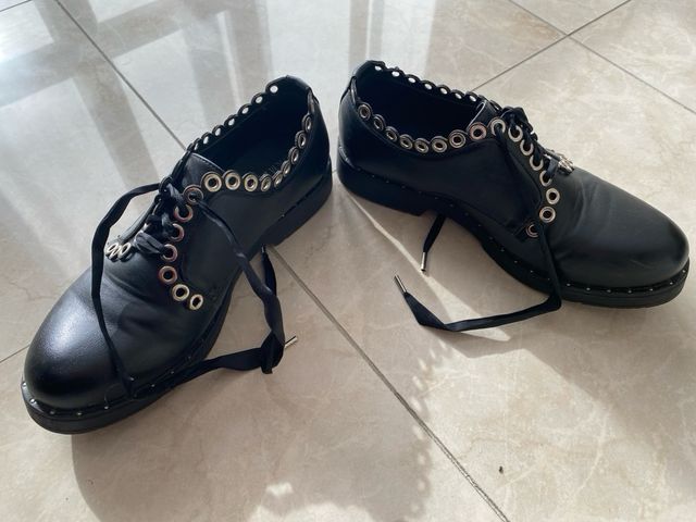 Stringate con borchie donna