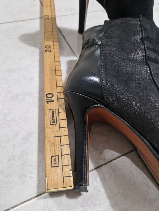 Stivaletto nero con tacco 10 N.37