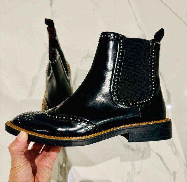 Stivaletto nero pelle con mini borchie