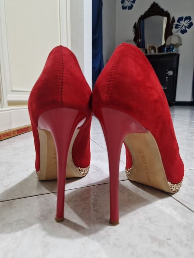 Scarpe in velluto rosso con tacco