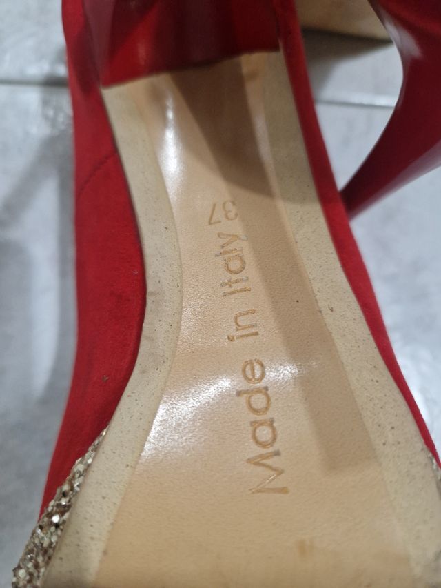 Scarpe in velluto rosso con tacco