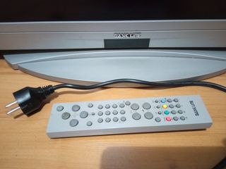 television plana de 26 pulgadas color inox