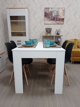 MESA EXTENSIBLE NUEVA 4 CON SILLAS