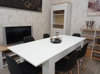 MESA EXTENSIBLE NUEVA 4 CON SILLAS